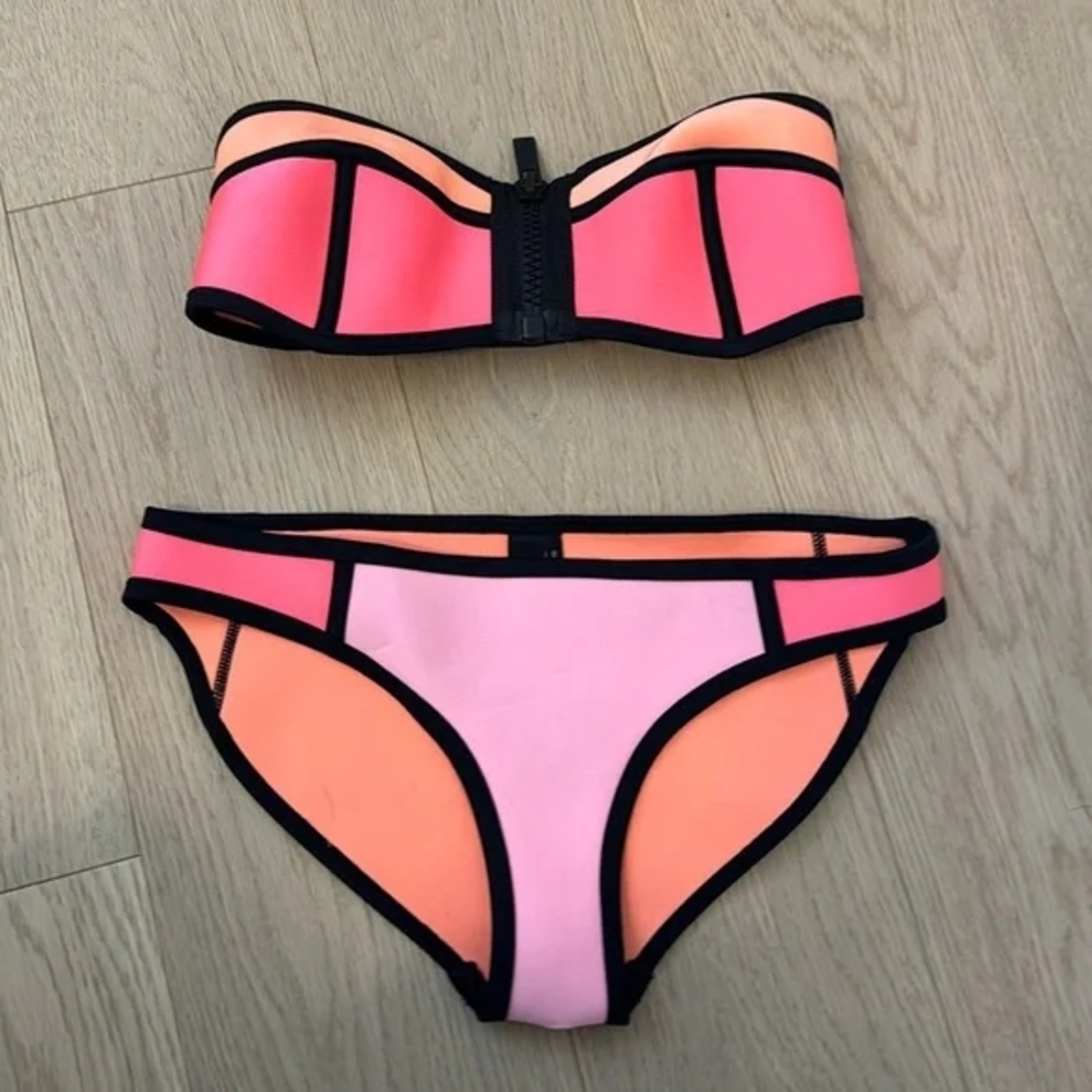 Triangl Bikini Set - Picture 2 of 2
